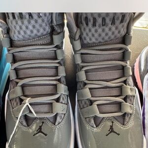 Jordan Max Aura Cool Gray Sneakers